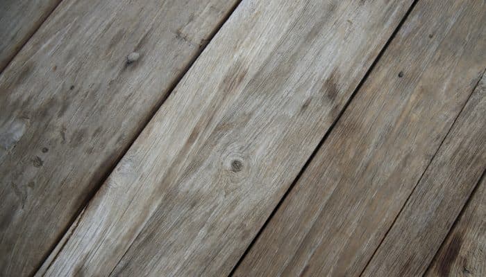 RECETTE – DÉGRISER SA TERRASSE EN BOIS AU NATUREL